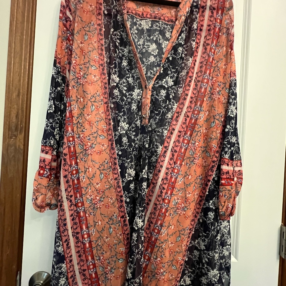 Avenue Relaxed Buttoned Tunic with Mandarin Collar Plus Size (26/28)